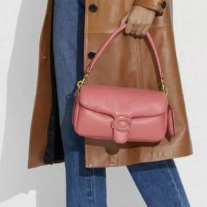 Coach pillow medium pink